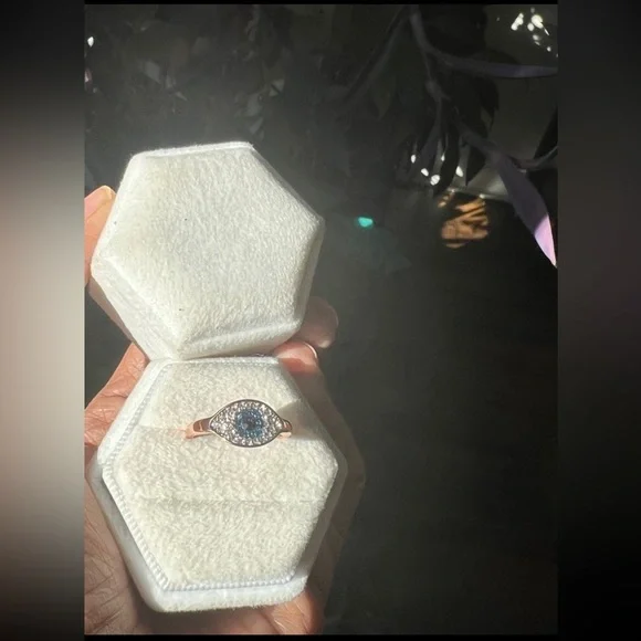 Gorgeous size 8 evil eye ring with swarovski elements - Picture 6 of 10